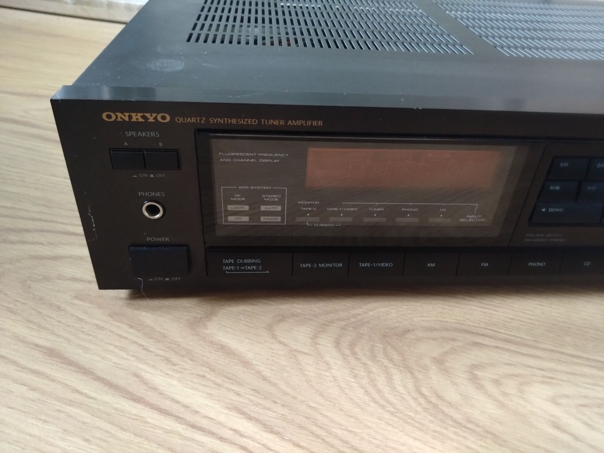 Amplituner Onkyo TX 7520