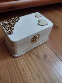 Piękna szkatułka pudełko na obrączki ślubne