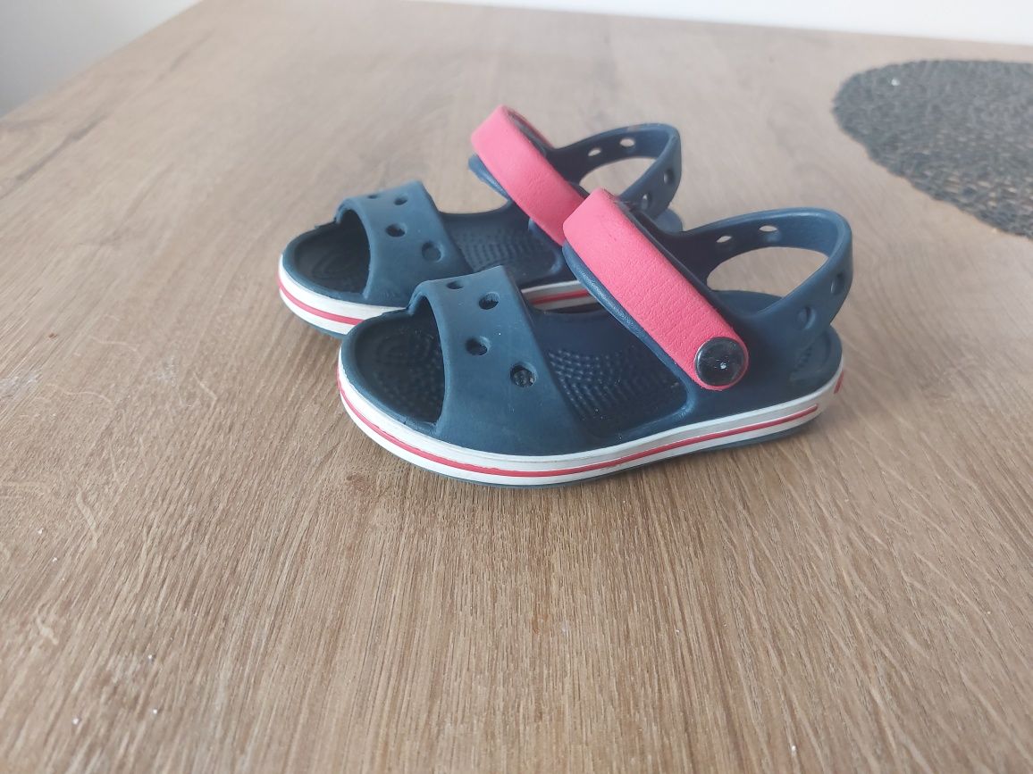 Sandałki crocs c6