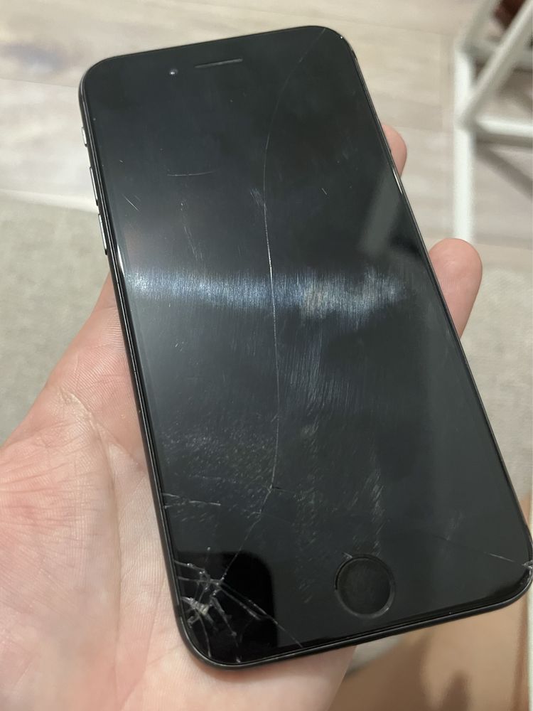 iPhone 8 64gb zbita szybka i tył, bateria 91%