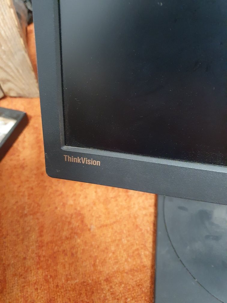 Monitor LCD IBM 19" VGA RGB DVI sprawny działa stopa obrotowa regulowa