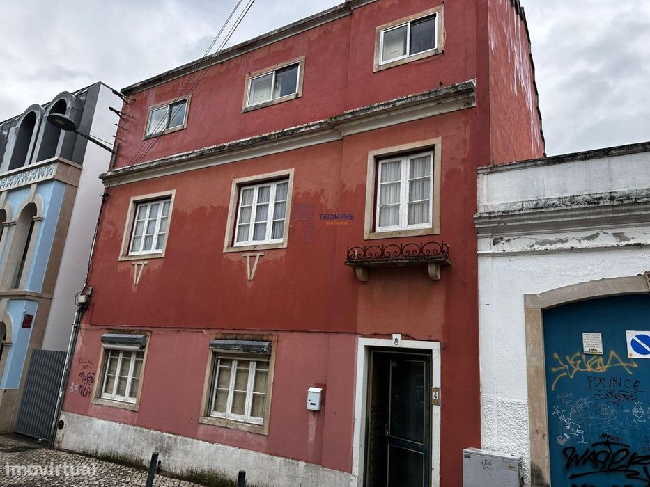 Prédio centro Caldas da Rainha composto por três frações independentes