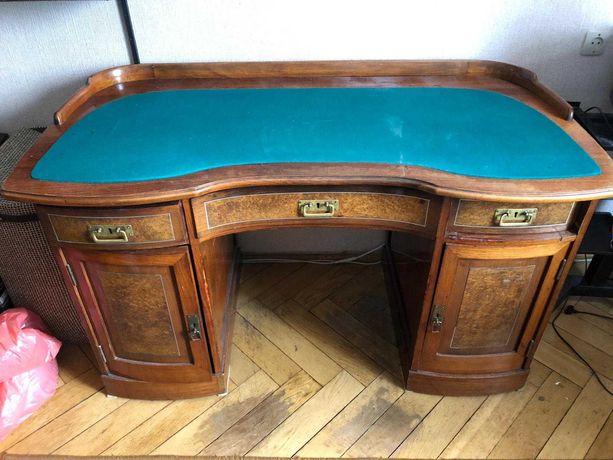Drewniane biurko antyczne z suknem na blacie