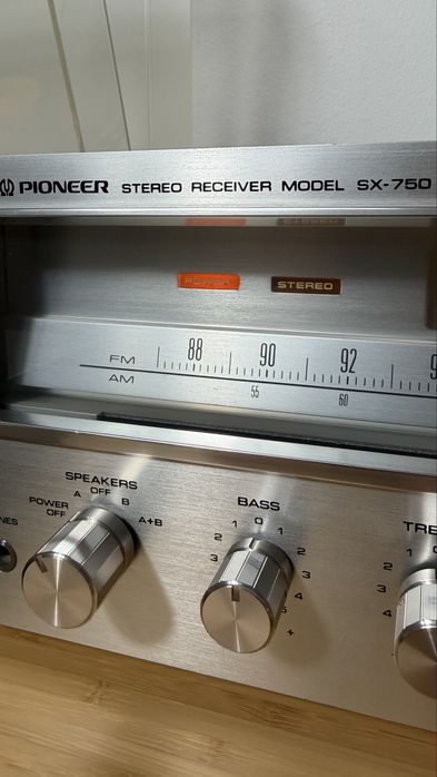 Vintage Amplituner Pioneer SX-750 w eleganckim stanie