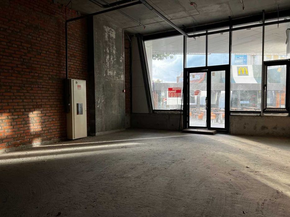 Оренда магазину 59 кв. м проспект Берестейський жк Манхеттен