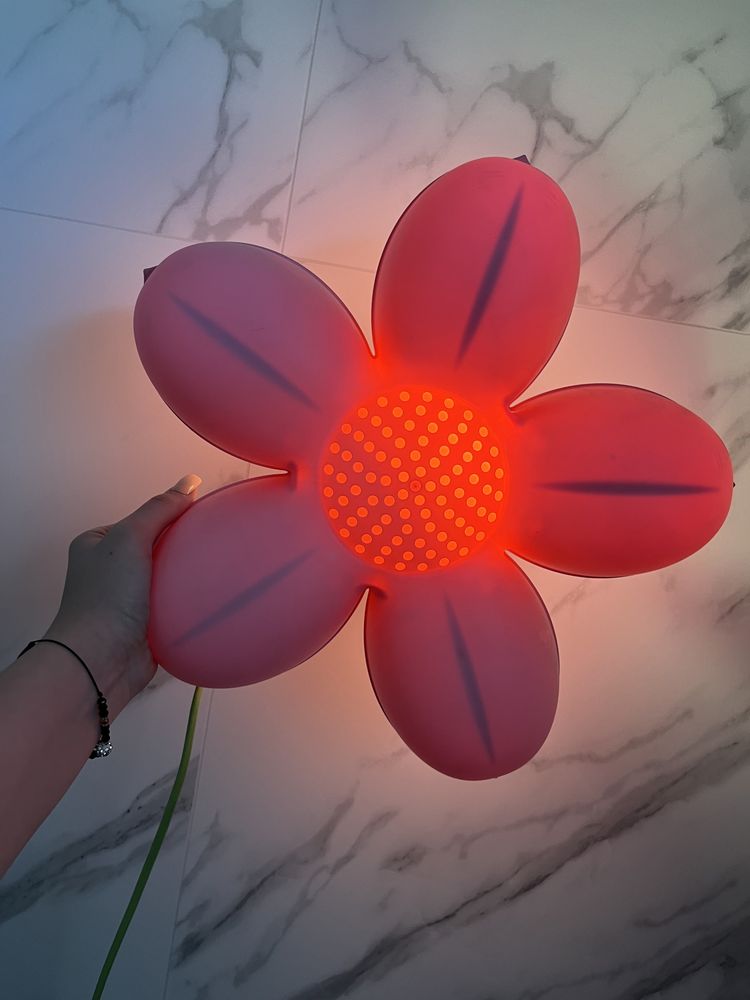 Lampka ścienna Ikea Smila Blomma kwiatek różowa