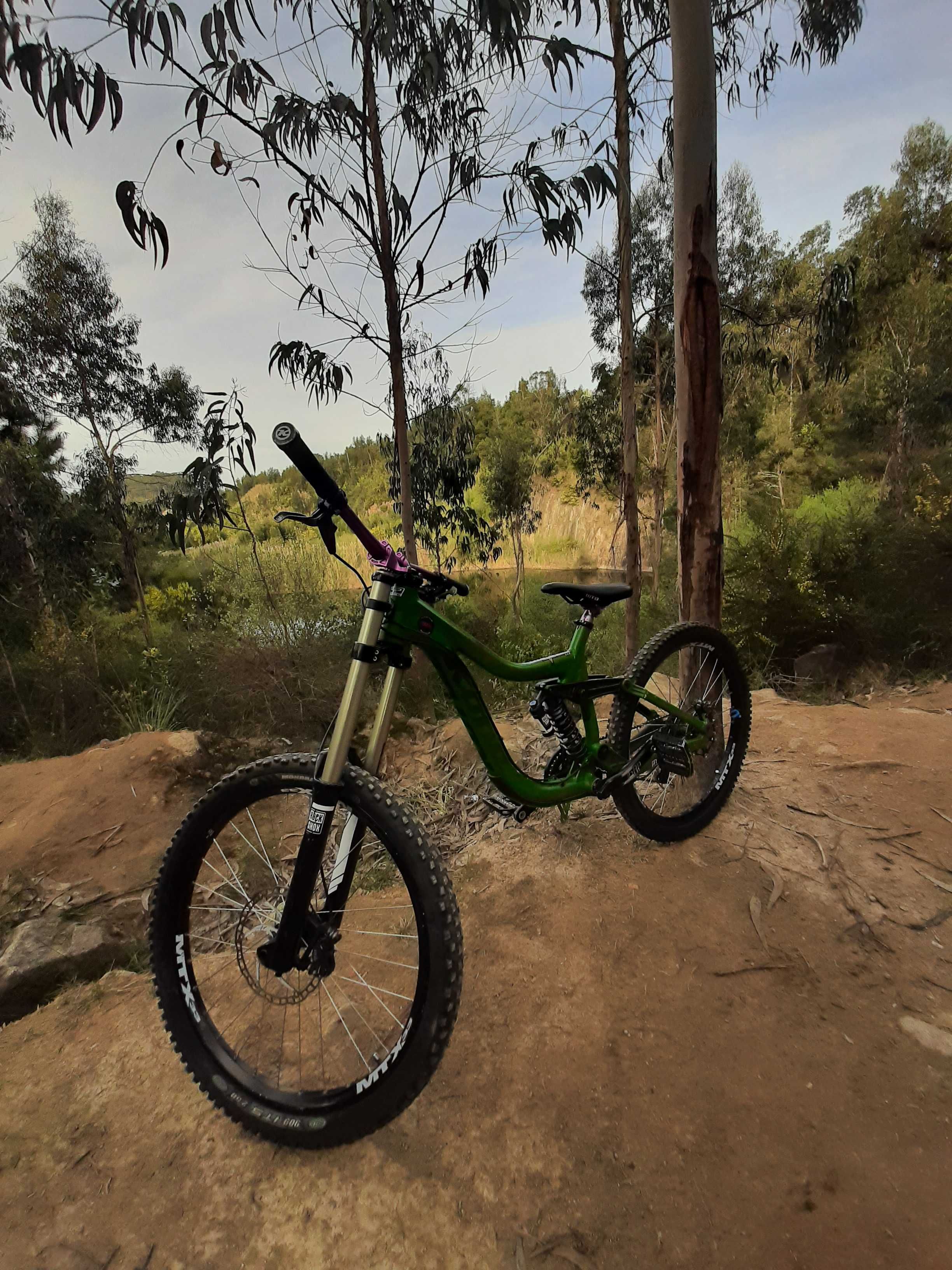 Kona Operator Downhill/Fr COMO NOVA