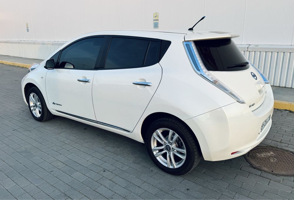 Кращій NISSAN LEAF II покоління