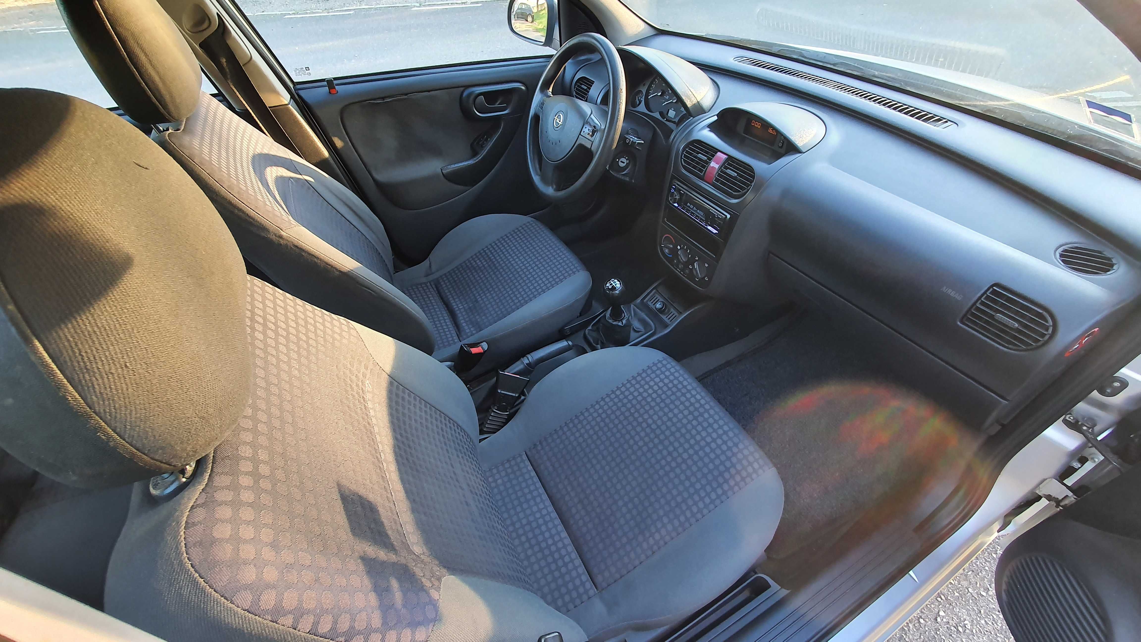 Opel Corsa 1.2i Comfort com Ar Condicionado Bom estado