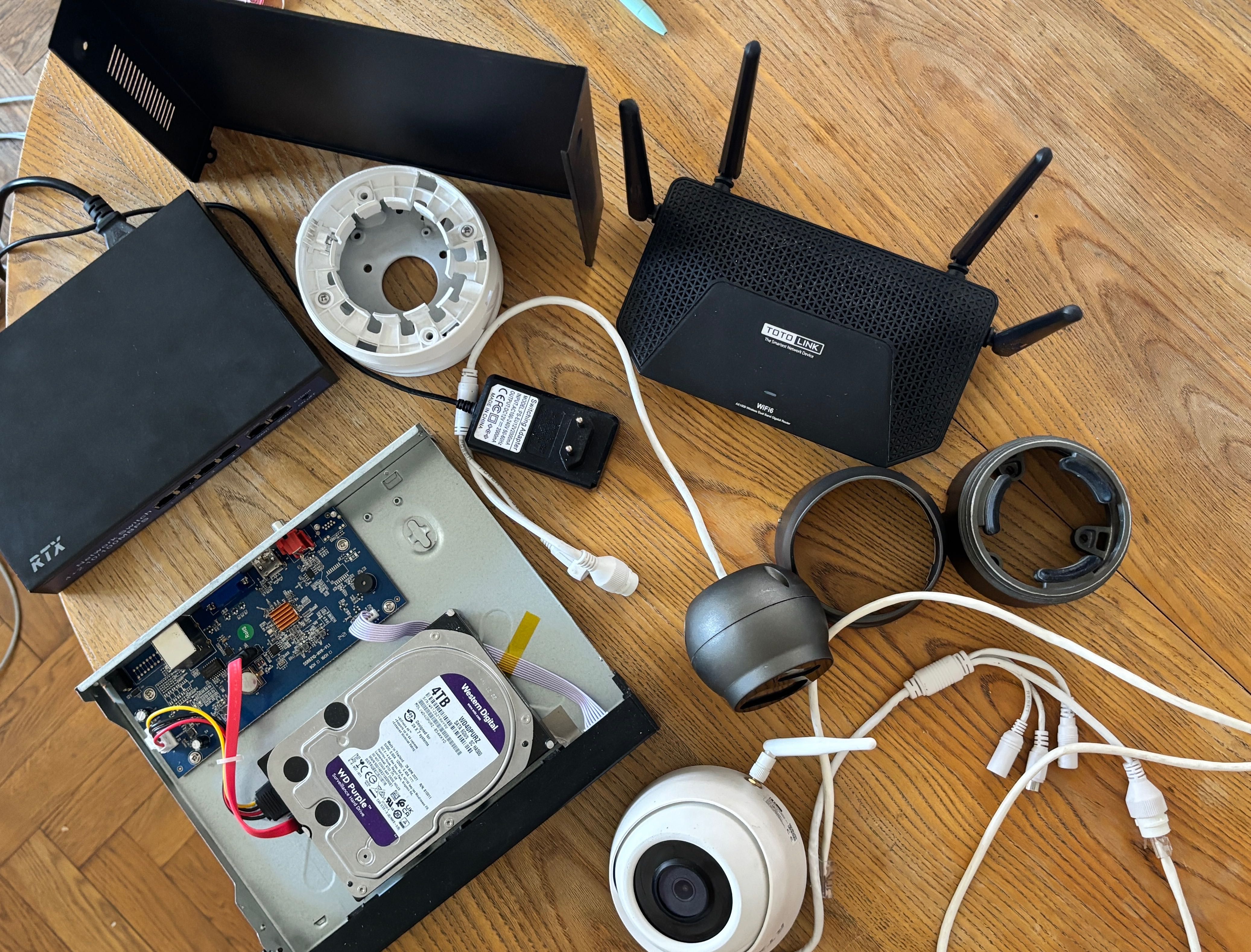 Monitoring zestaw kamery+rejestrator+dysk 4TB+switch