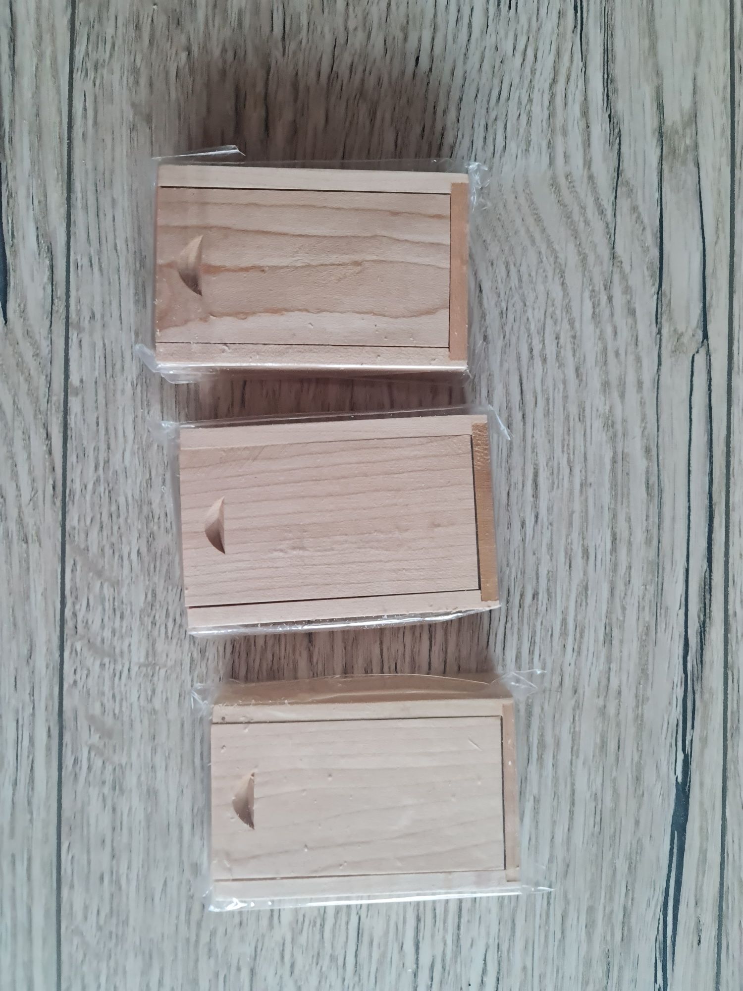 Drewniane pudełeczka pudełka na pendrive USB