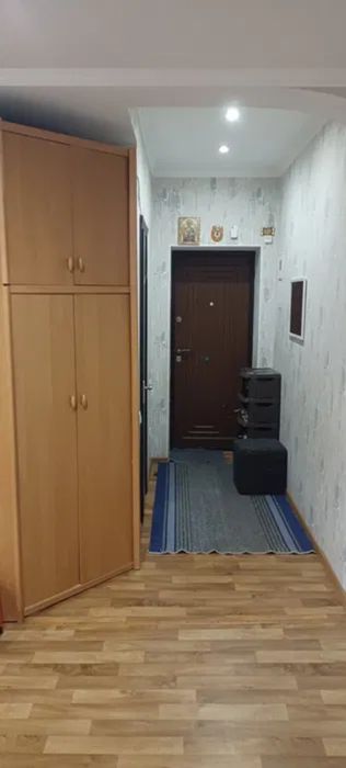 Продам двокімнатну квартиру в центрі міста.