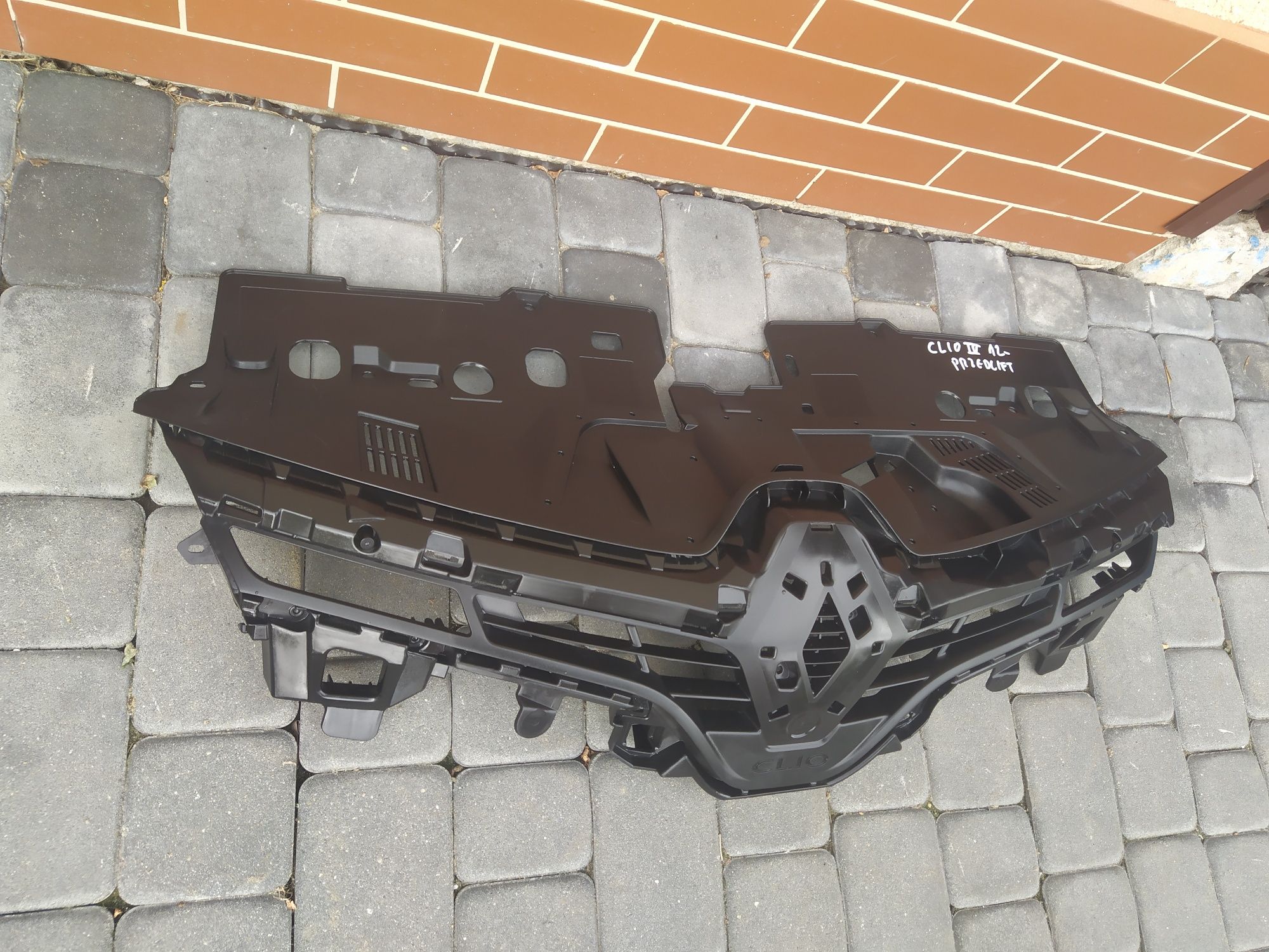 Renault Clio IV 4 12- grill atrapa kratka zderzaka wzmocnienie org
