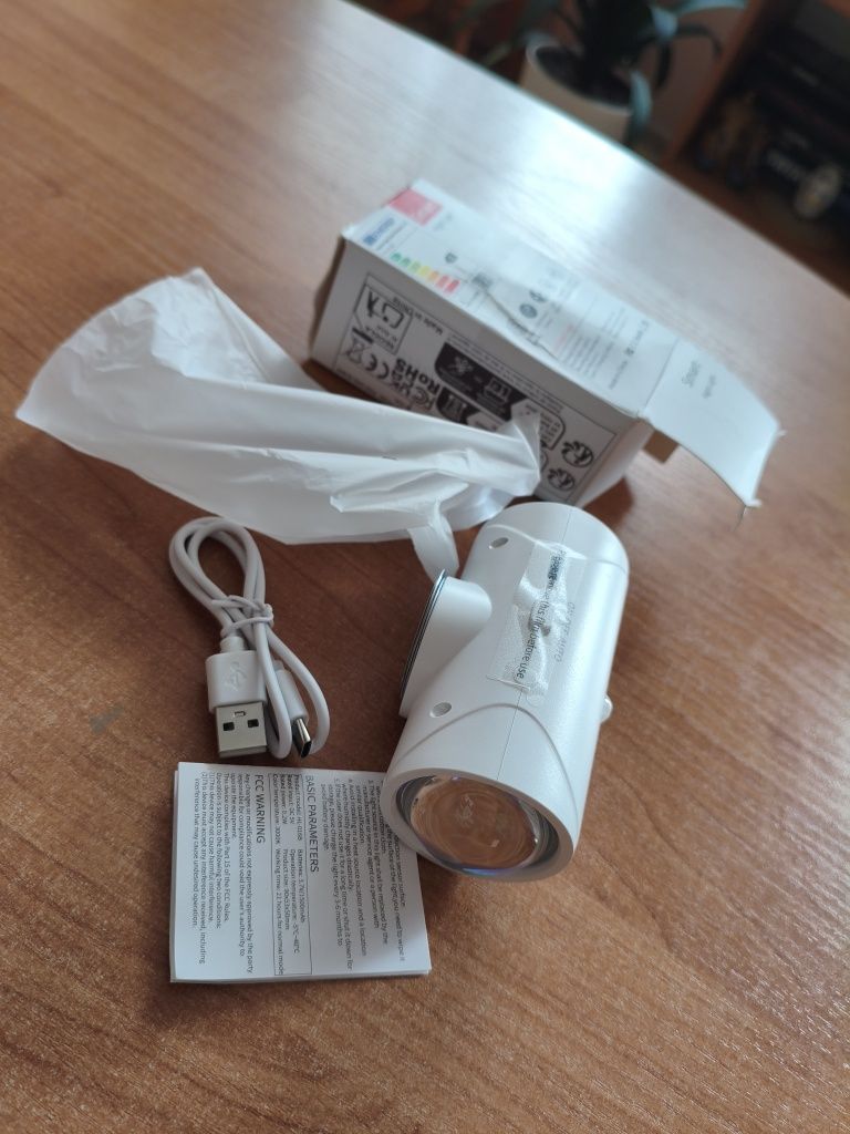 Inteligentna lampka nocna z czujnikiem ruchu