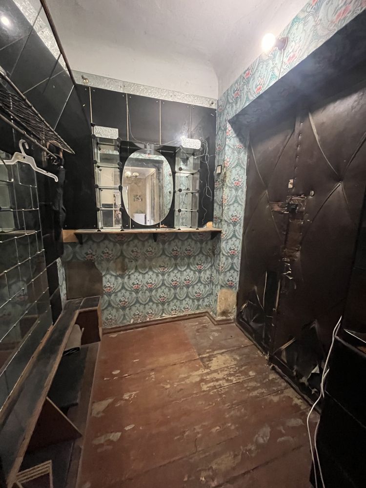 Продаж великої 2к.к. Сталінки в Центрі, вул. Декабристів, біля «Казки»