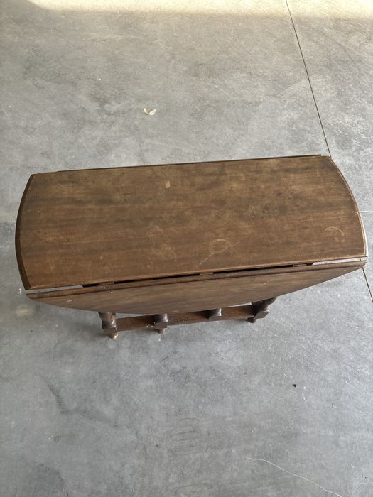 Mesa de madeira redonda