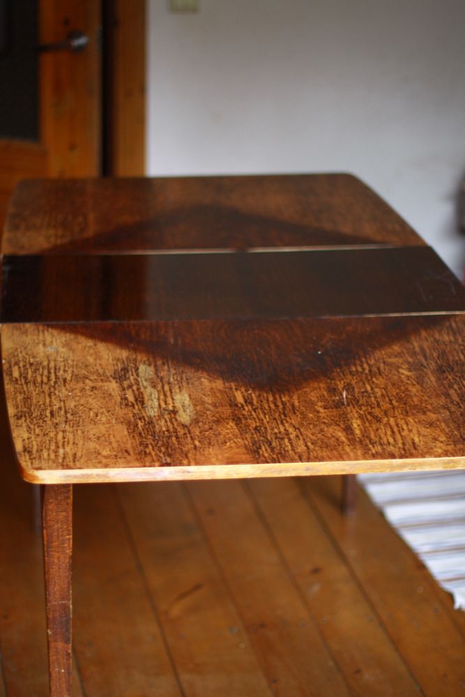 Розкладний обідній дерев’яний стіл
