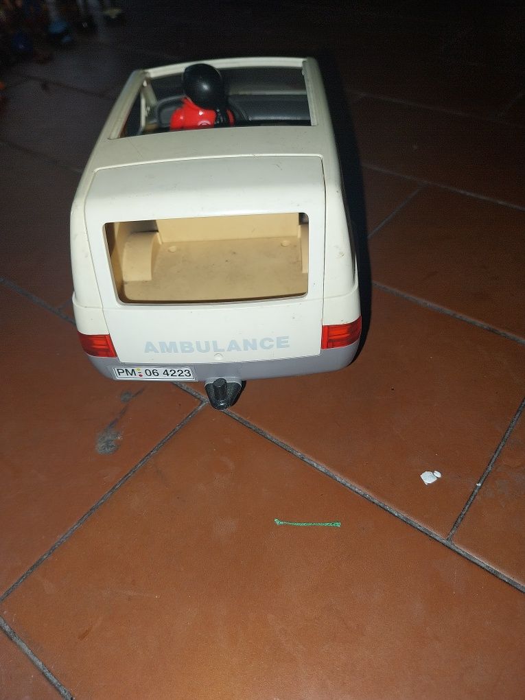 Ambulância playmobil ano 2006