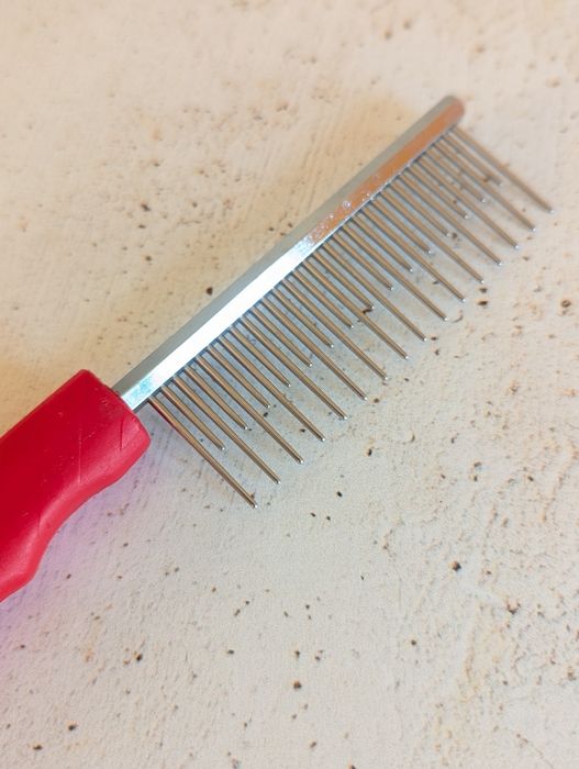 Metalowy grzebień do sierści
