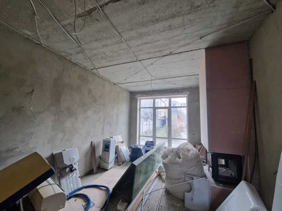 Продаж будинку з незавершеним ремонтом