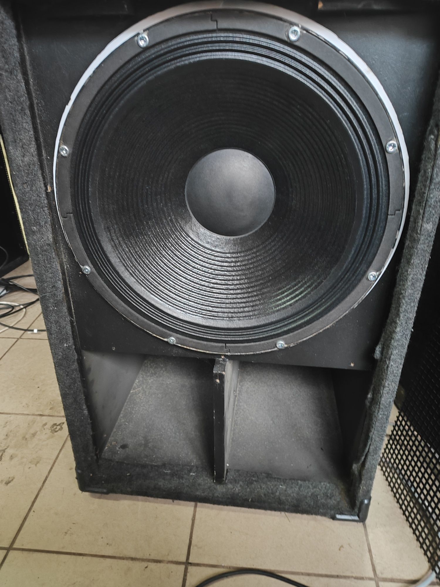 Subbasy estradowe 1000W.  Rms