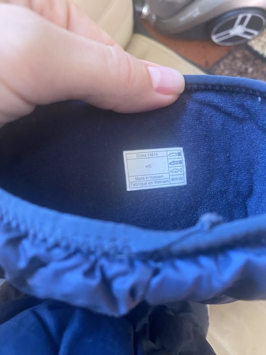 Сапожки Crocs.