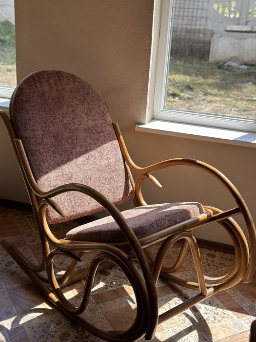 Кресло качалка из ротанга