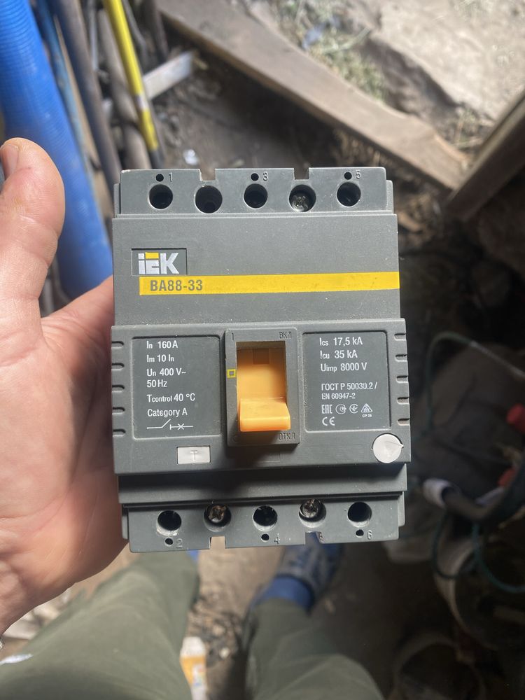 Автоматичний вимикач IEK ВА88-33 3Р 160А 35кА,