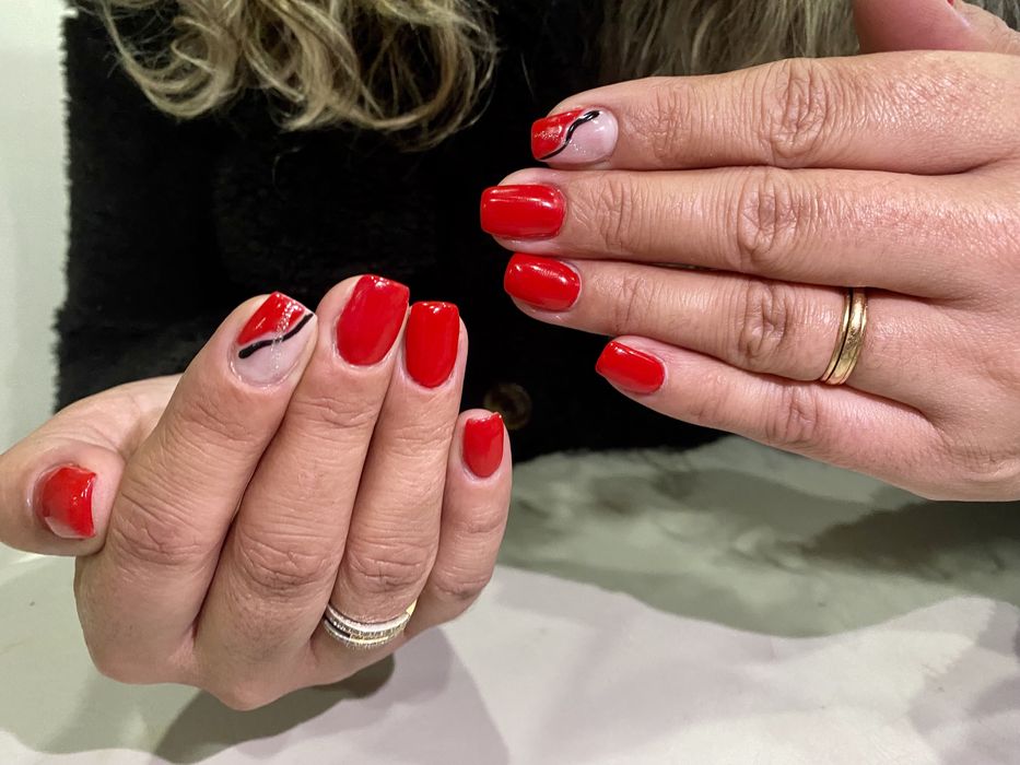 Faço unhas de gel