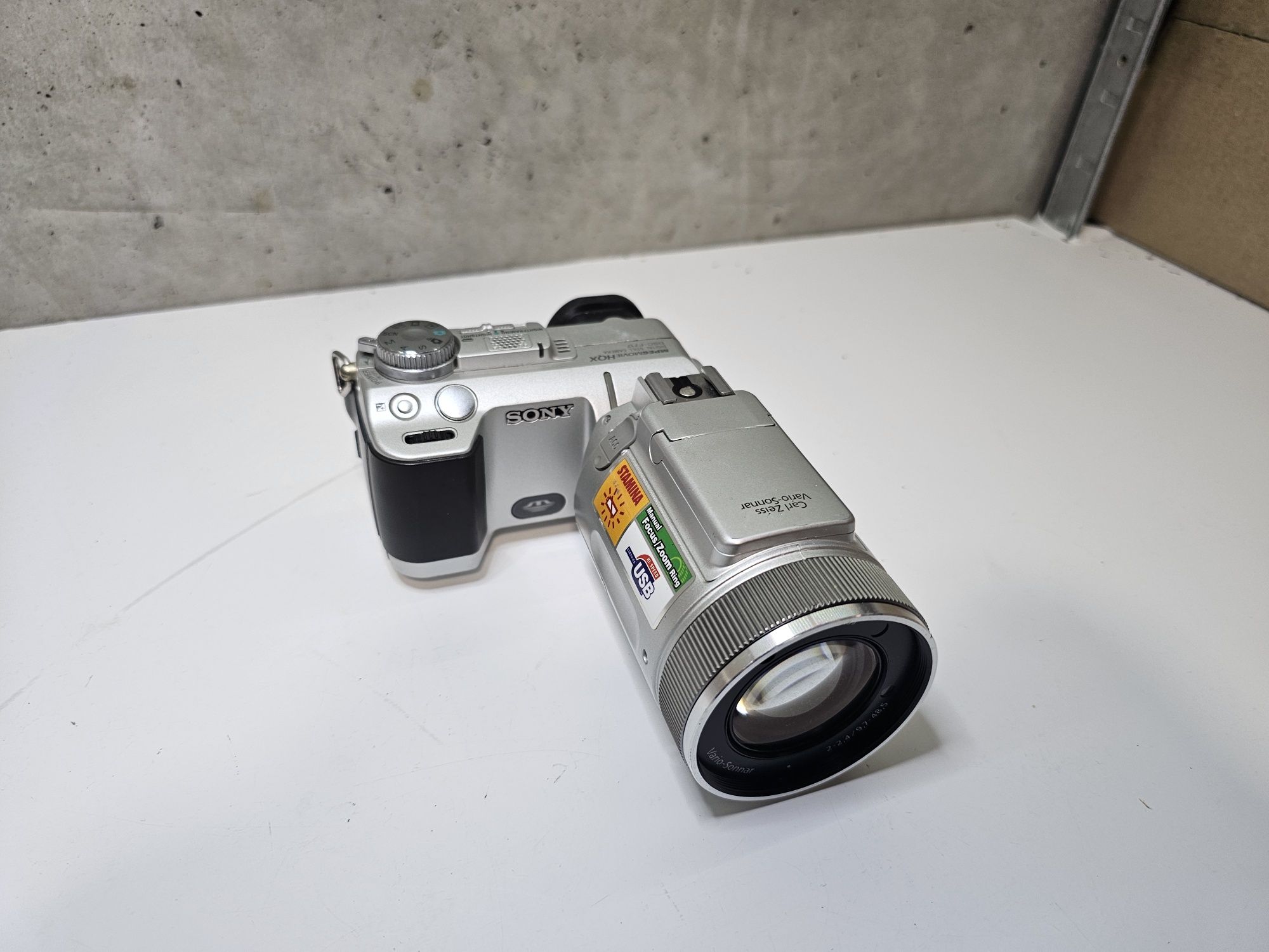 Вінтажний фотоапарат Sony DSC-F717