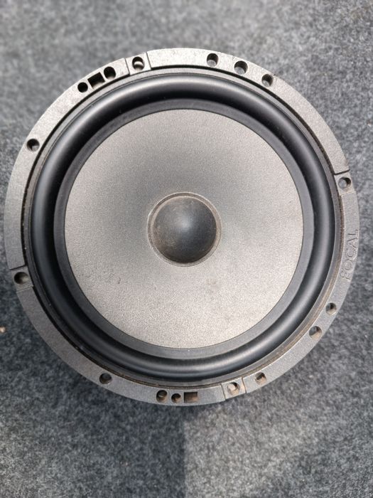 Комлект Динаміки ,сабуфер,проводка focal 2 штуки стояли в дверях перед