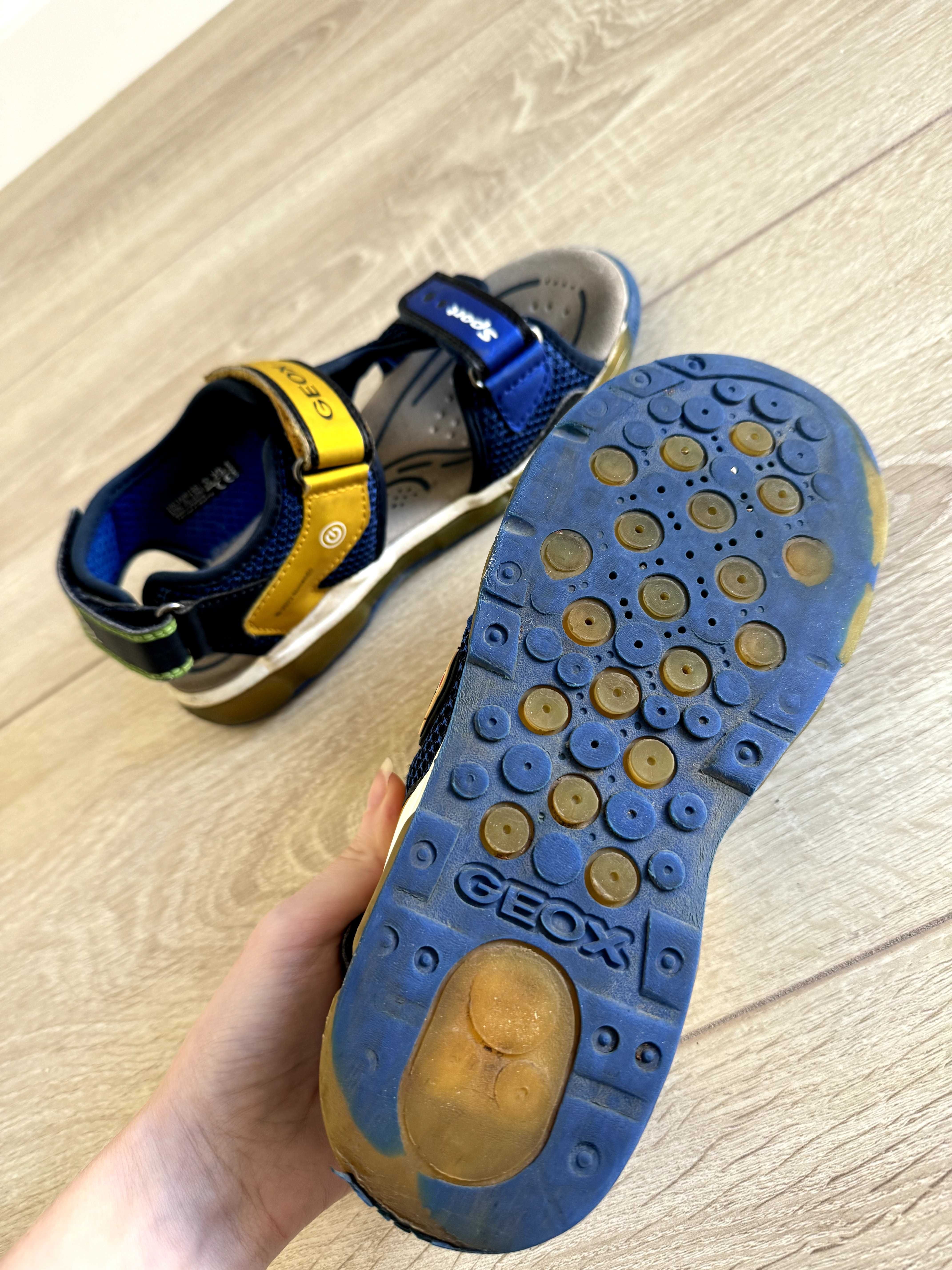 Sandálias de criança GEOX tamanho 35