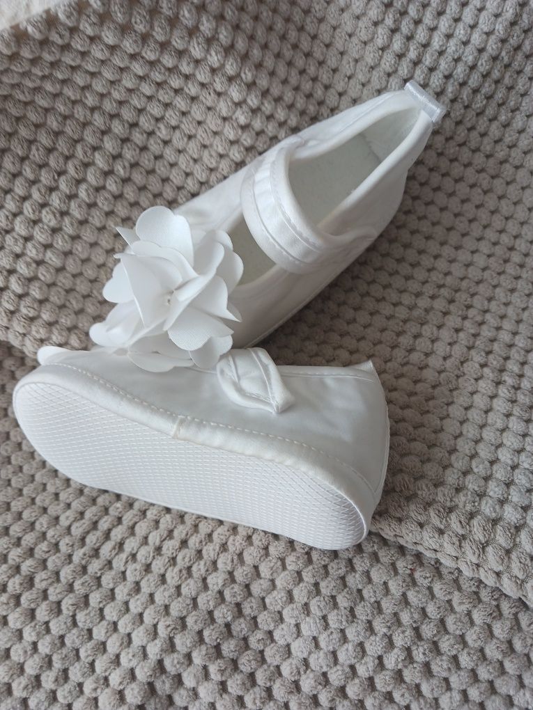 Sukienka do chrztu rozmiar 74 buty czapeczka