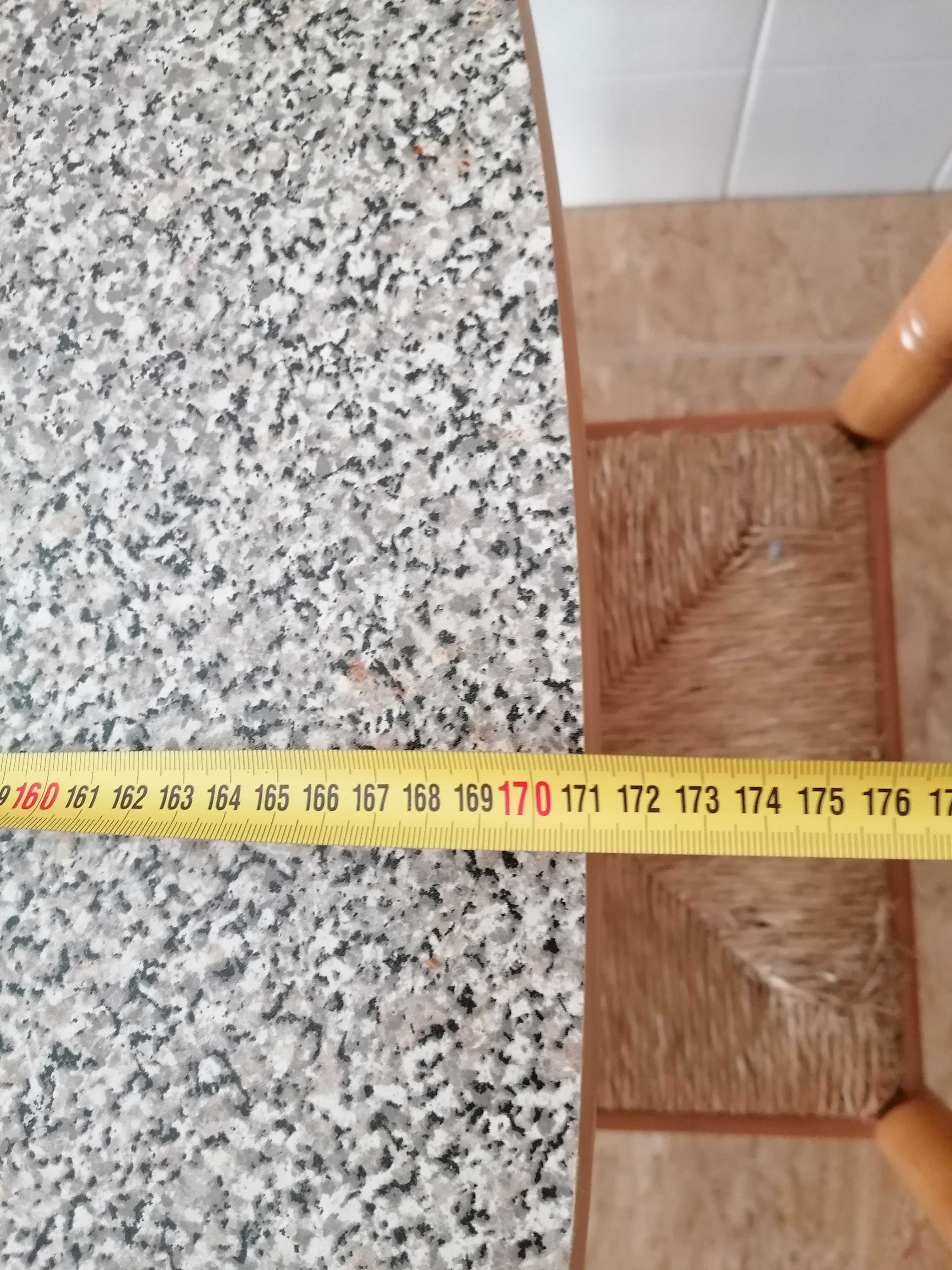 Mesa e 4 cadeiras