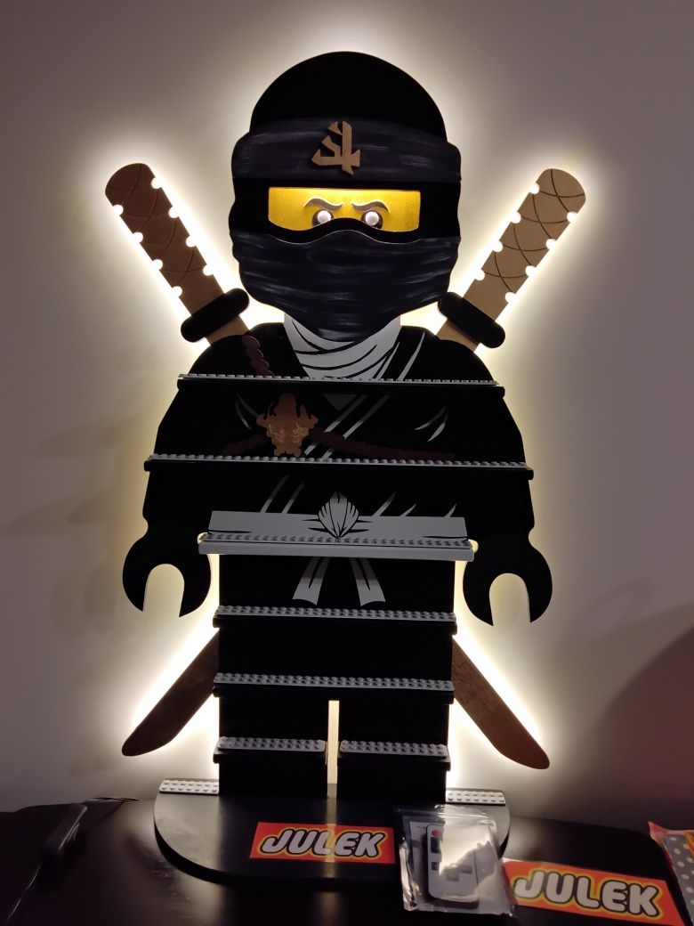 Półka lampka Ninja Cole na Minifigurki lego z oświetleniem LED