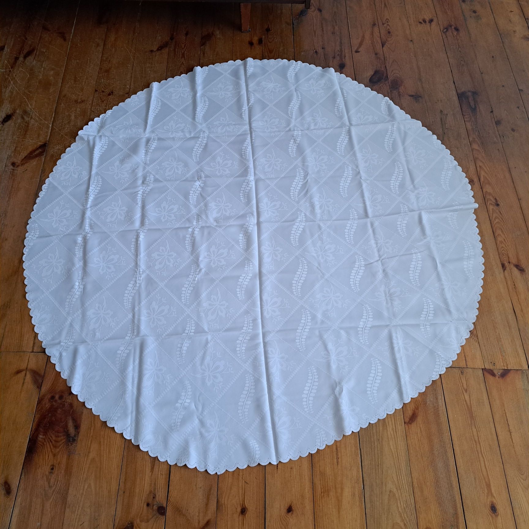 Obrus biały okrągły 150cm