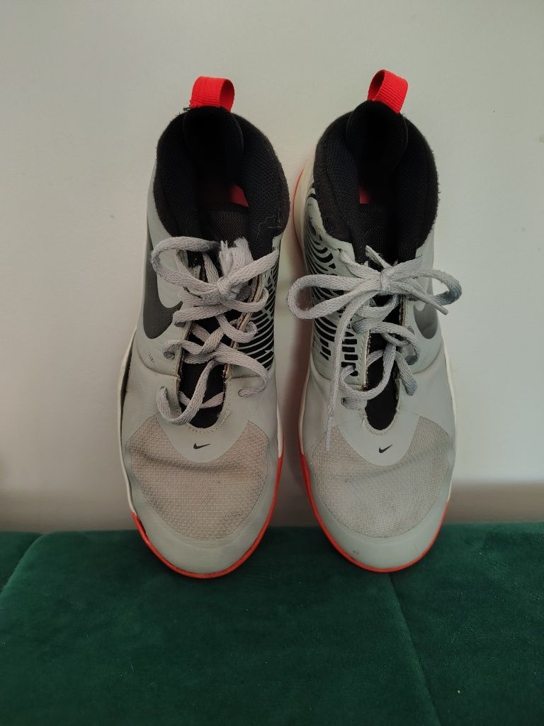 Buty Nike Team Hustle D 9