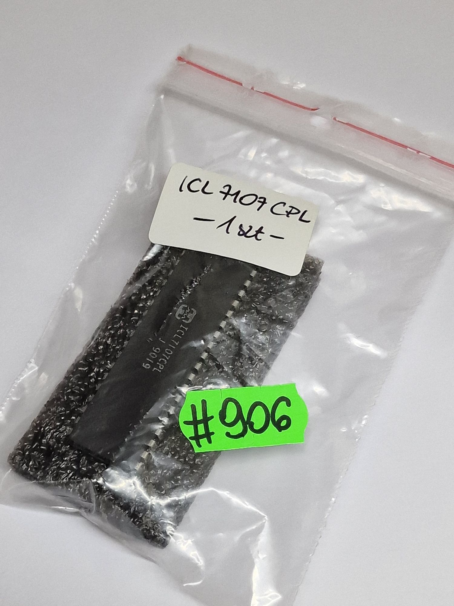 #906   ICL7107CPL / ICL7107 CPL