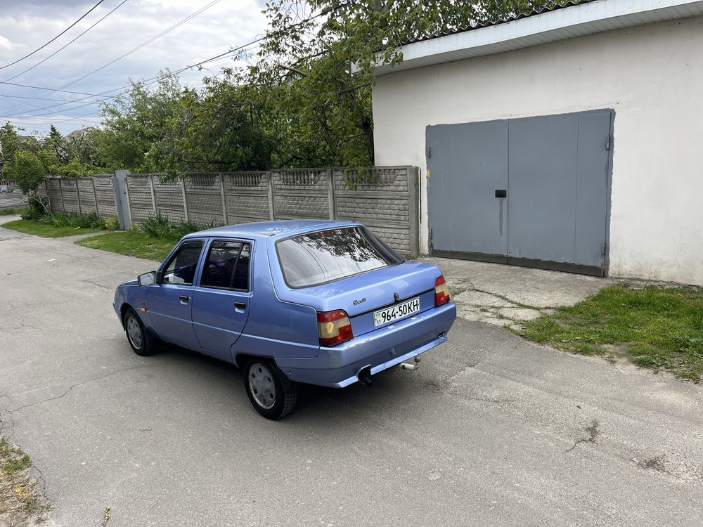 Продам хорошую машину