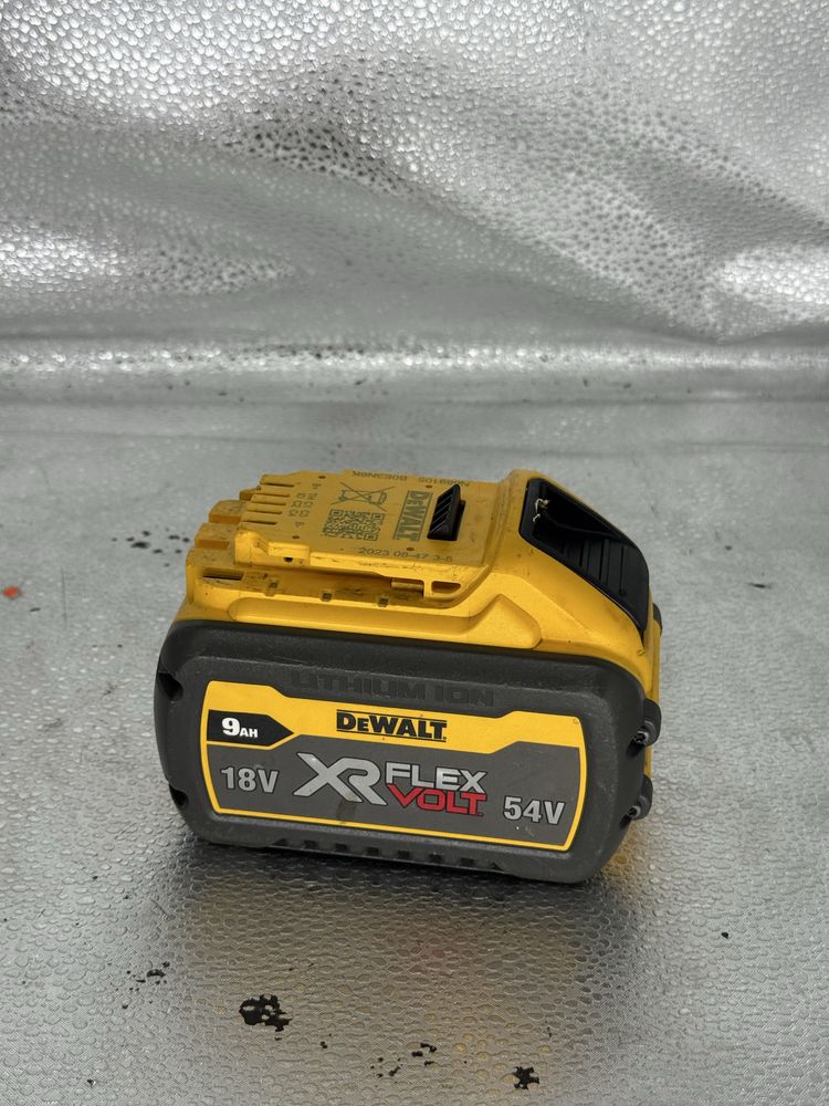 Акамулятор батарея аккумулятор Dewalt Flex Volt 9.0 a