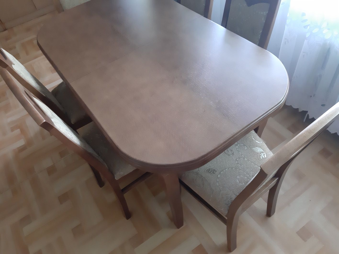 Stół drewniany z 6 krzesłami do salonu, jadalni.