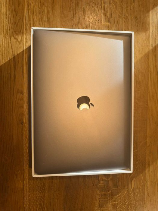 MacBook Air 13” M1 8GB RAM 512 GB SSD