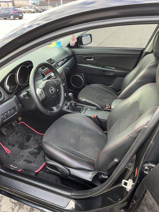 Продам автомобиль Мазда 3