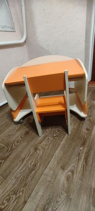 Стіл та стільчик