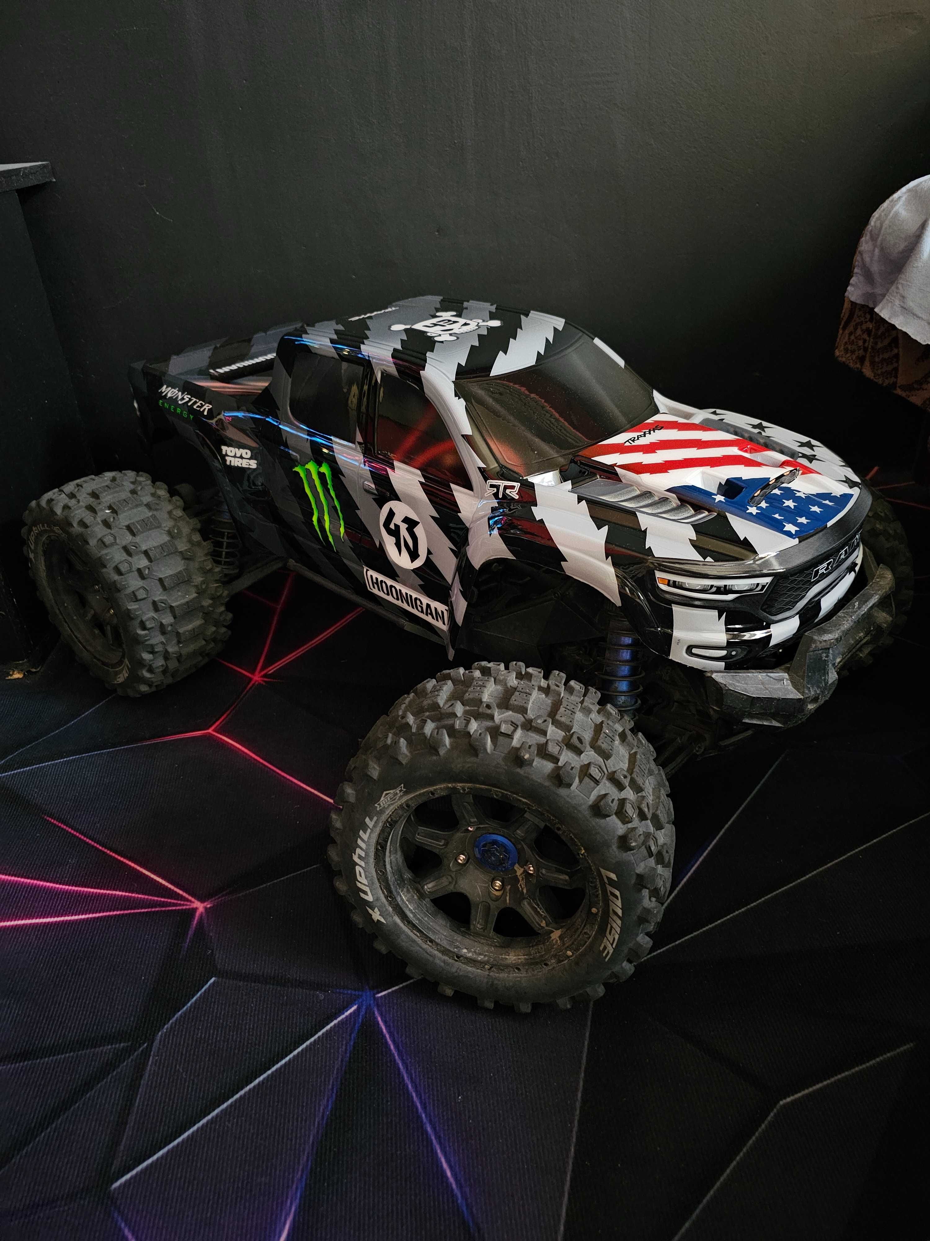 Traxxas Xmaxx Dodge RAM karoseria Monster Energy pomalowana - custom