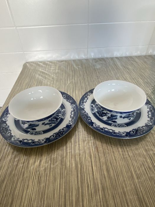 Prato e tigela de porcelana