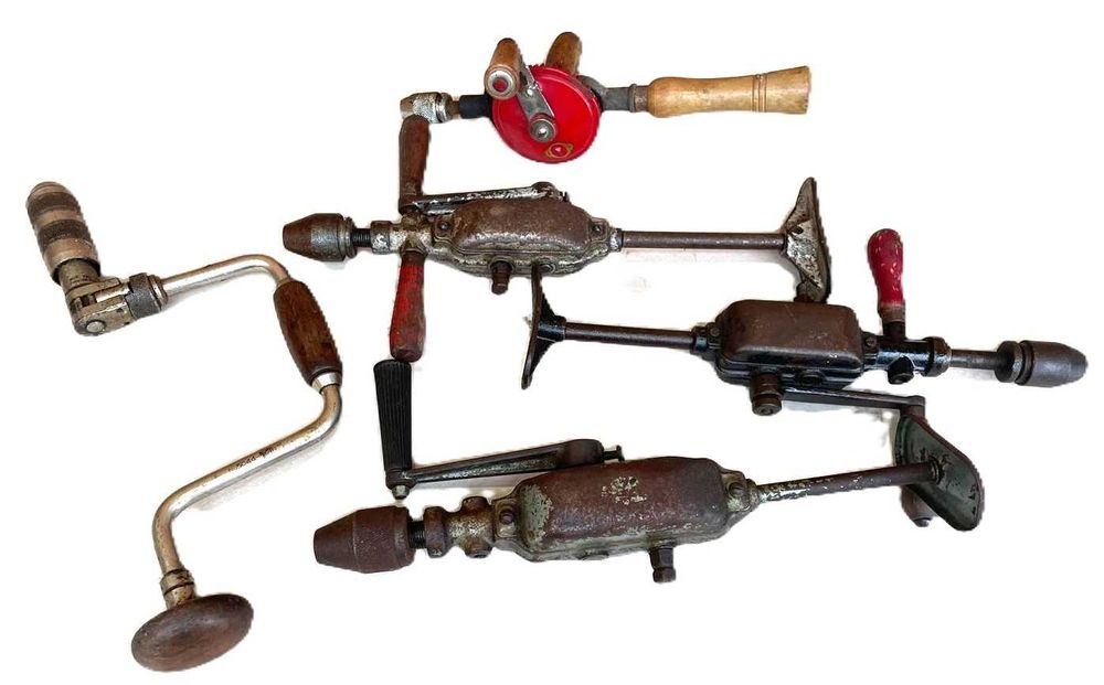 Ferrramentas antigas, tornas, berbequins manuais