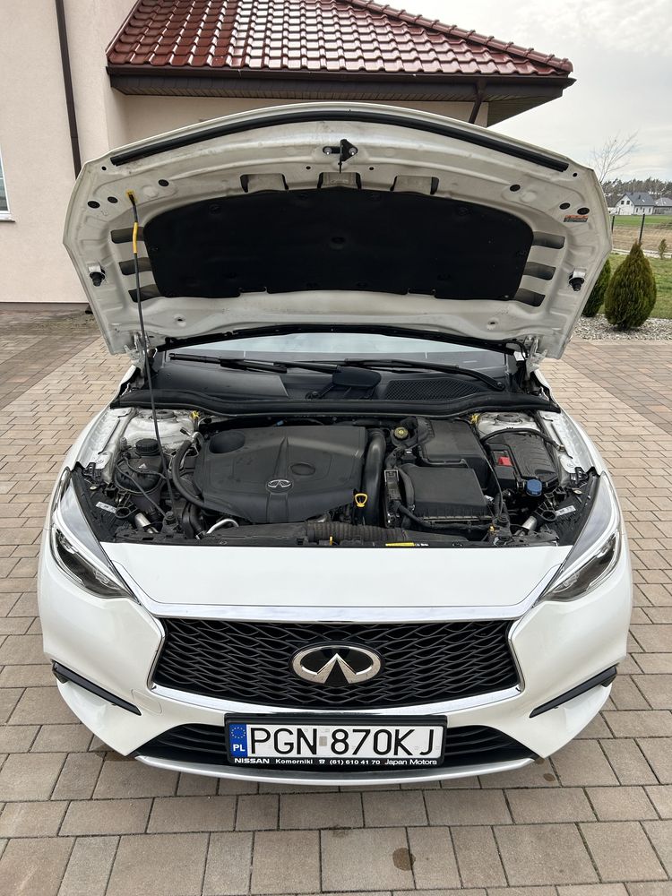 Infiniti Q30 salon PL