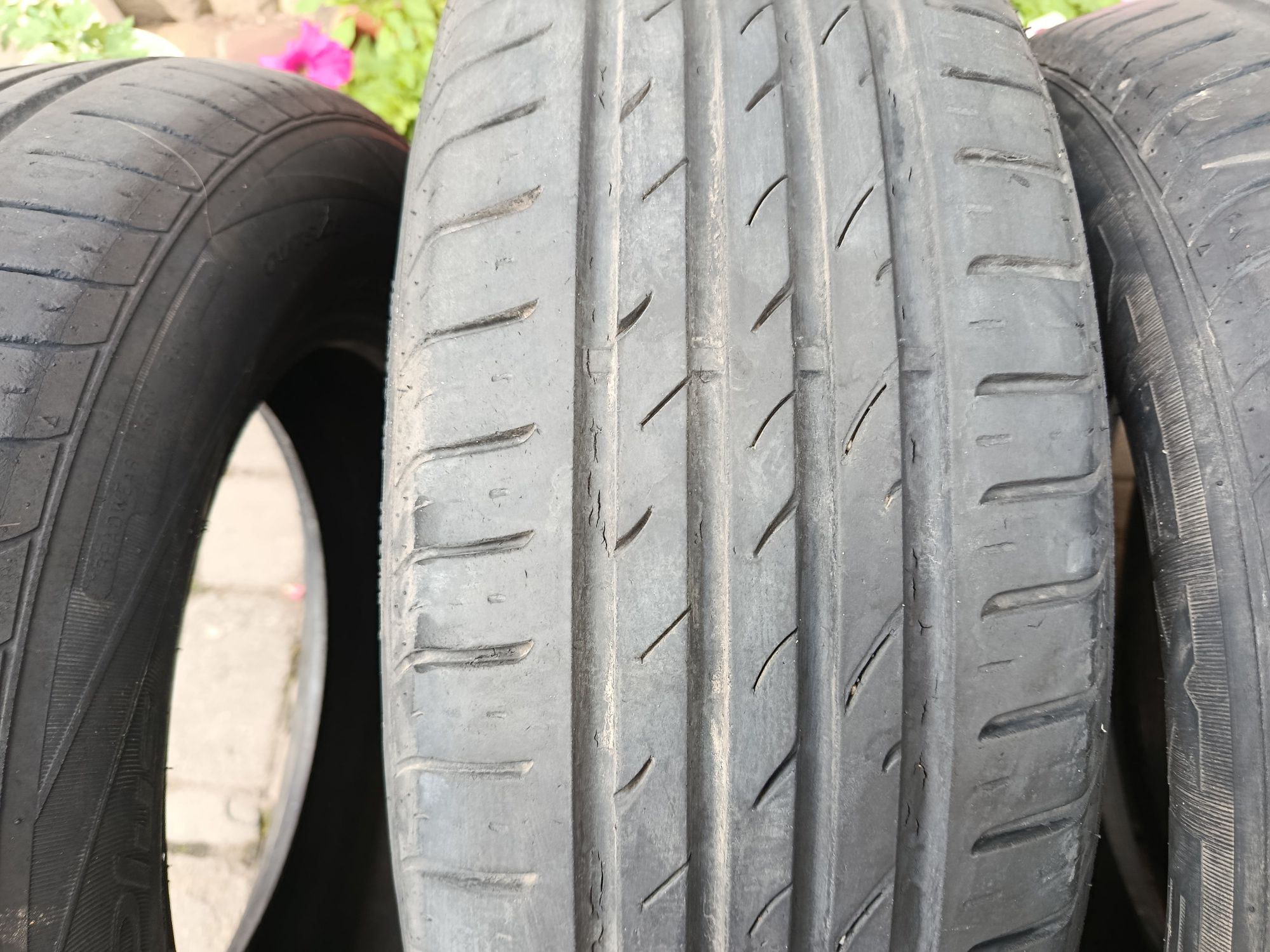 Резину 215/65  R16
