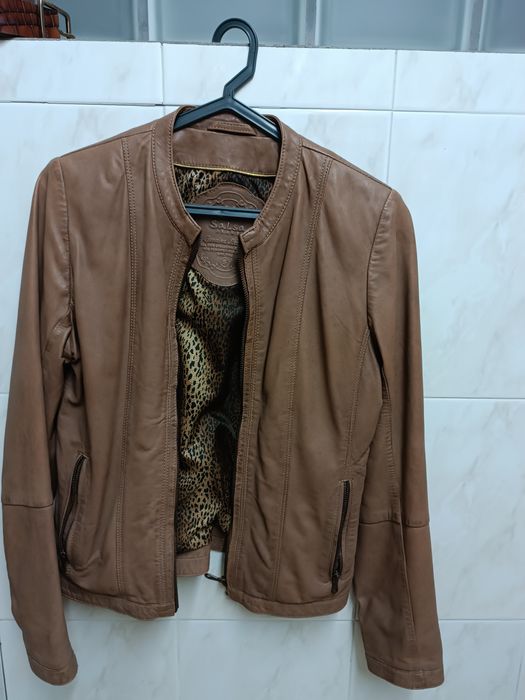 Casaco em pele da marca salsa